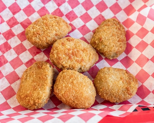 Jalapeno Poppers (6 pcs.).