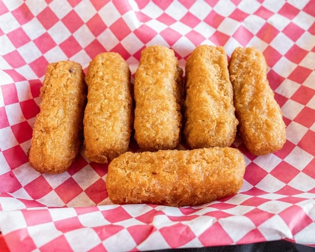 Mozzarella Sticks (6 pcs.).
